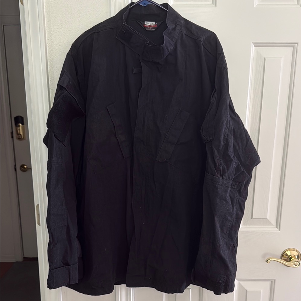 Men's Tactical Shirt. Black. Specialized Pockets To Enhance Performance. Size 2x